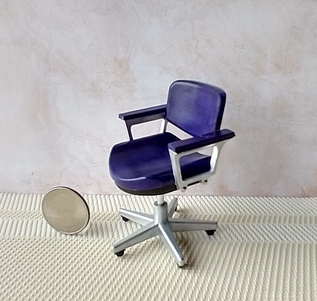 1:12 Dollhouse desk chair or task chair or office chair with padded armrests in purple