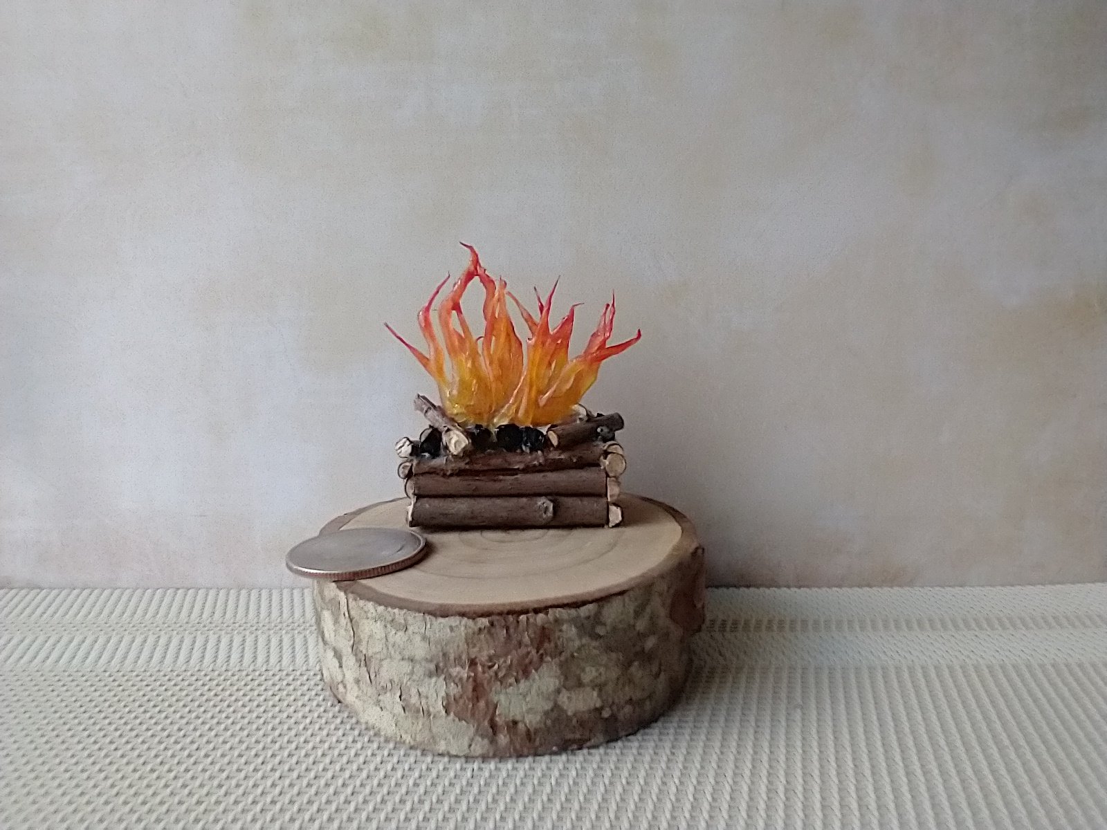 1:12 Dollhouse realistic light up firelogs with flickering flames Battery operated lit logs 1 unit
