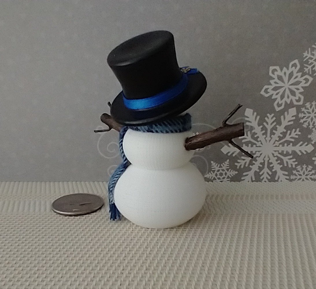 1:12 Dollhouse miniature light up snowman with removable hat Battery operated holiday decor REF Bluds plaid scarf