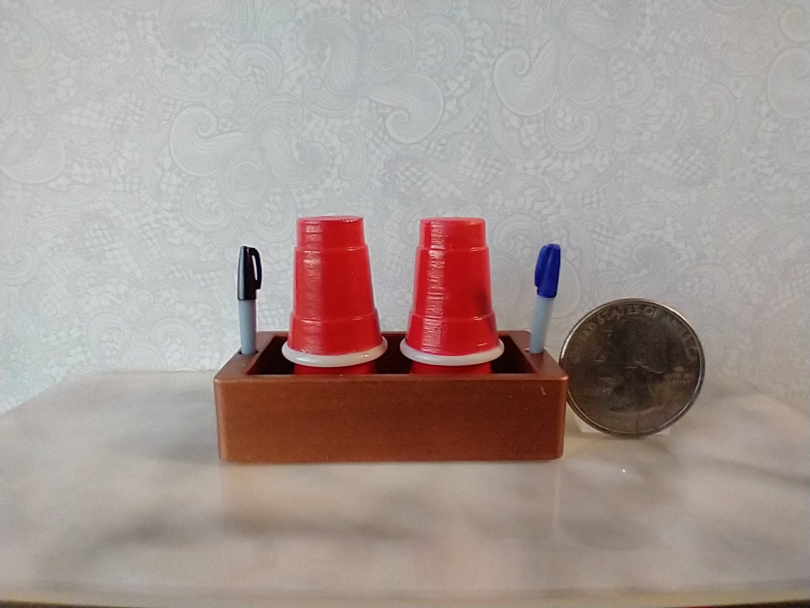 Play scale 1:6 or Barbie dollhouse party plastic cup and markers holder in copper finish with two faux pens and four cups REF Copper