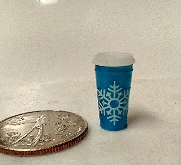 1:12 Dollhouse miniature holiday tumbler in turquoise with removable lid REF Turquoise with big snowflake