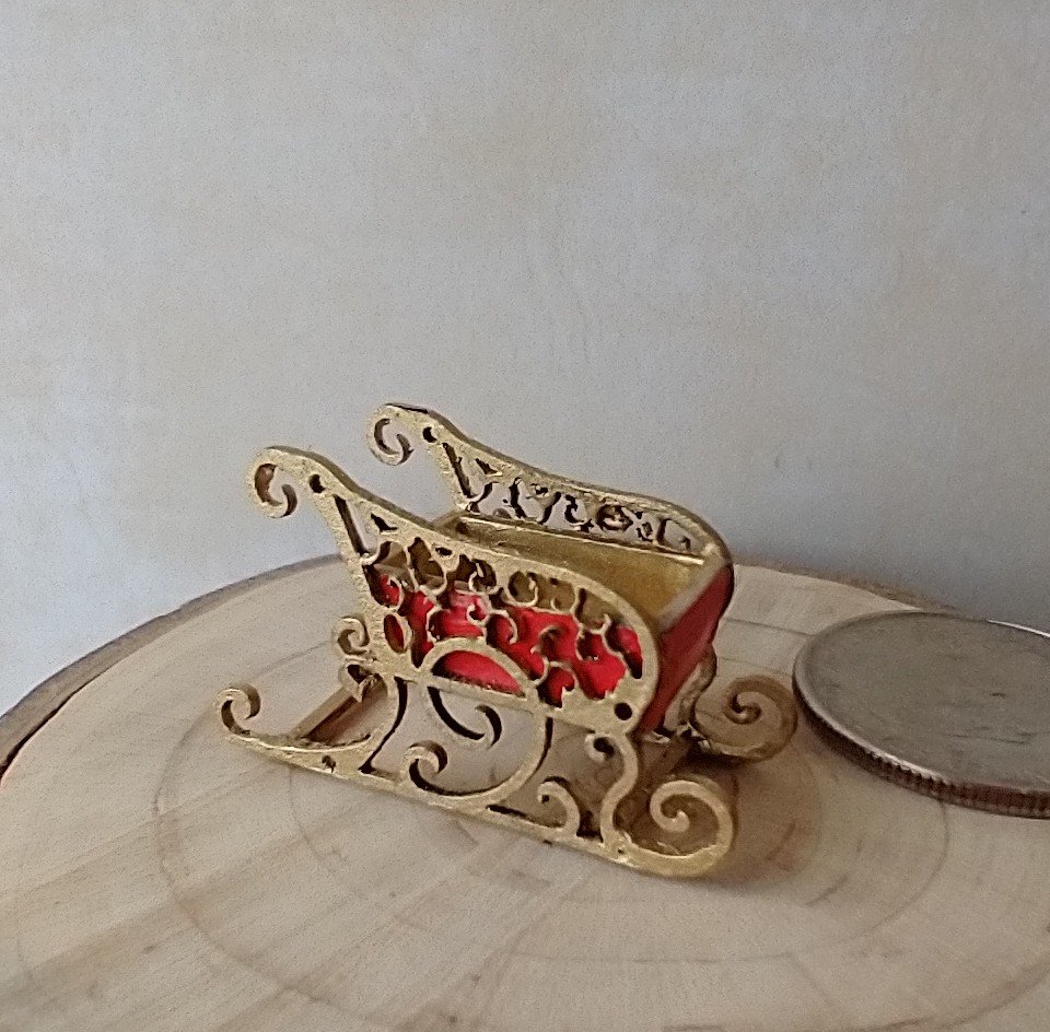 1:12 Dollhouse golden holiday sleigh loaded with colorful metal jingle bells REF Red pod