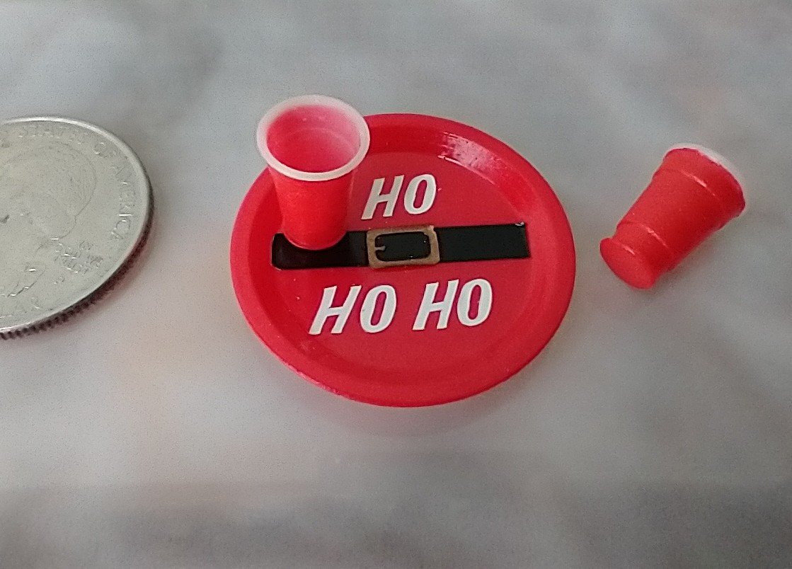 1:12 scale miniature red round serving tray Santa Ho ho ho serving tray with Santa belt and texts Ho Ho Ho + 2 mini red SOLO cups REF 12th scale round tray