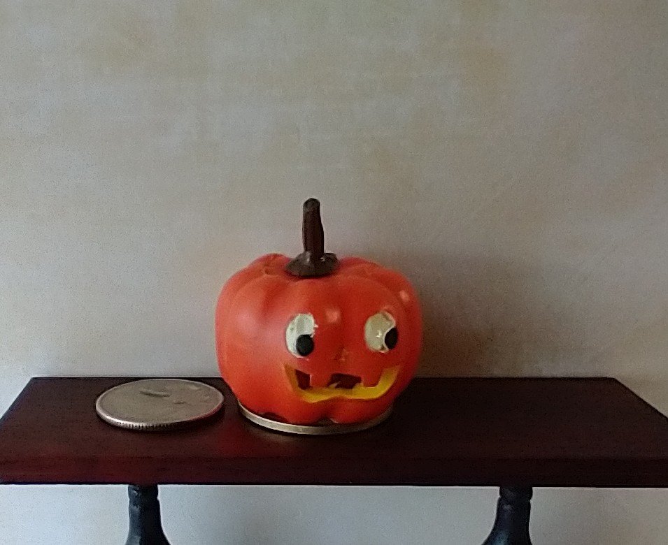 Battery operated miniature light up Jack-O-Lantern Pumpkin LED light for Halloween No external wires REF Black eyes