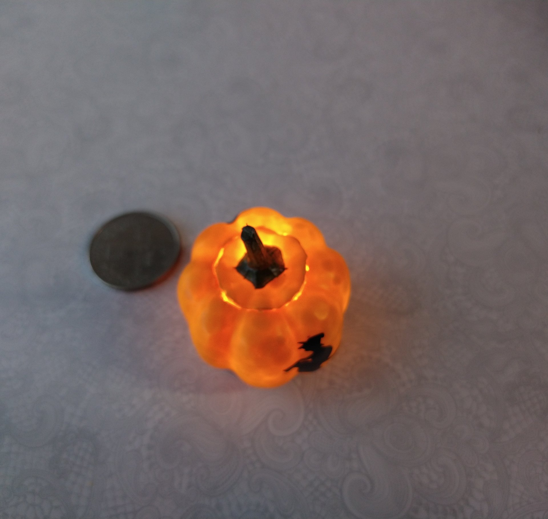 Battery operated miniature light up Jack-O-Lantern Pumpkin LED light for Halloween No external wires REF Witches