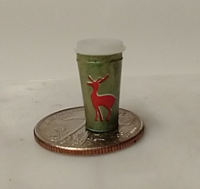 1:12 Dollhouse miniature holiday green tumbler with removable lid REF Green with red deer