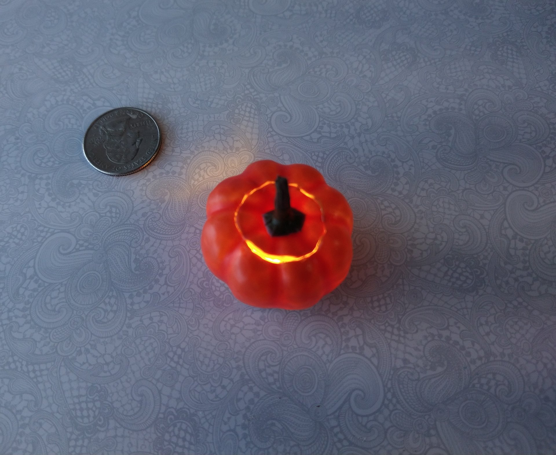 Battery operated miniature light up Jack-O-Lantern Pumpkin LED light for Halloween No external wires REF Black eyes