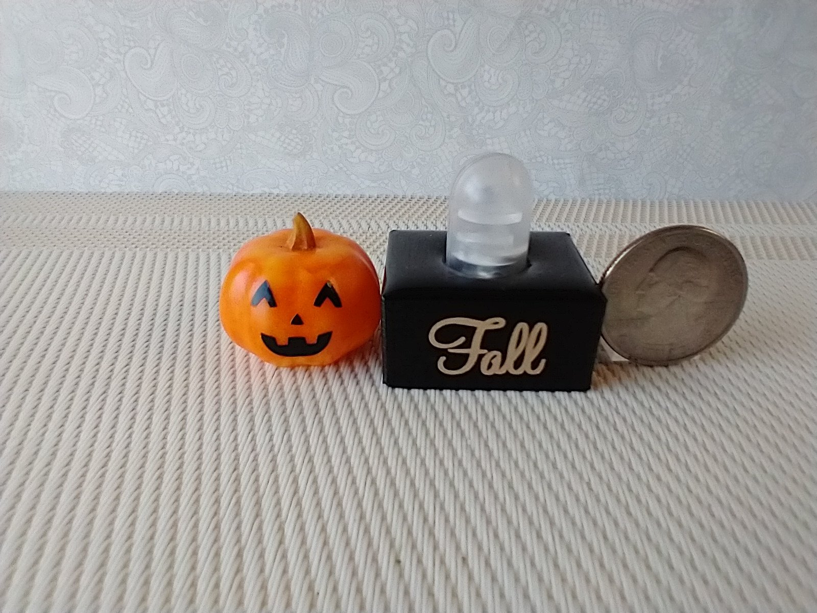 Battery lighted miniature Jack-o-Lantern Pumpkin light on black stand Halloween light for 1-inch scale or play scale REF Zigzag mouth