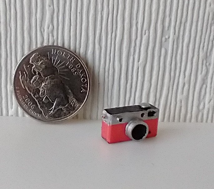 1:12 scale dollhouse retro style camera COLOR Coral pink