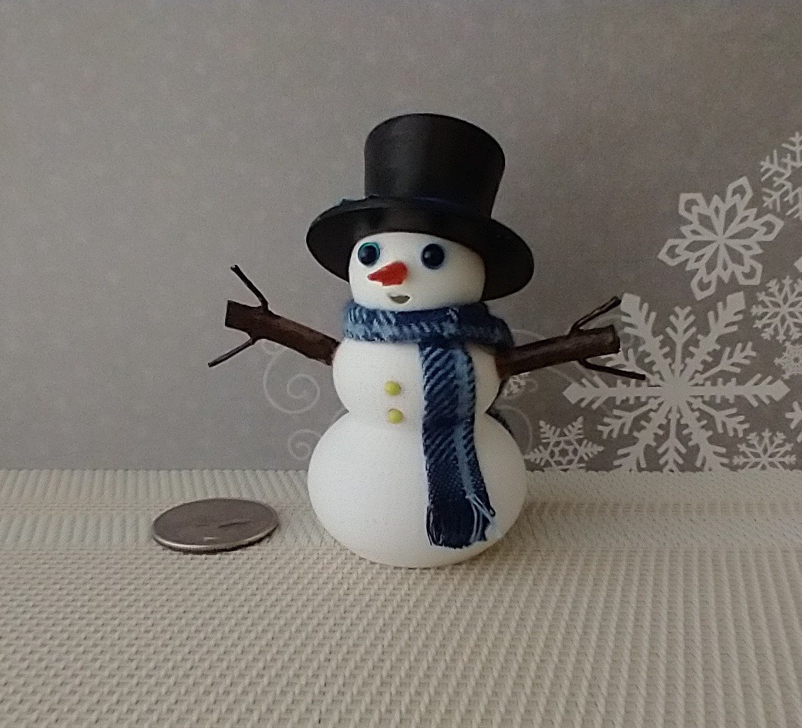 1:12 Dollhouse miniature light up snowman with removable hat Battery operated holiday decor REF Bluds plaid scarf