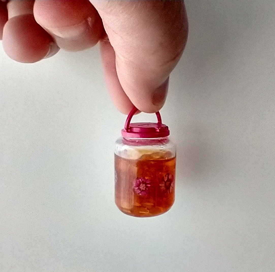 1:12 Dollhouse miniature large tea jar filled with faux tea and ice cubes REF Fuscia lidded