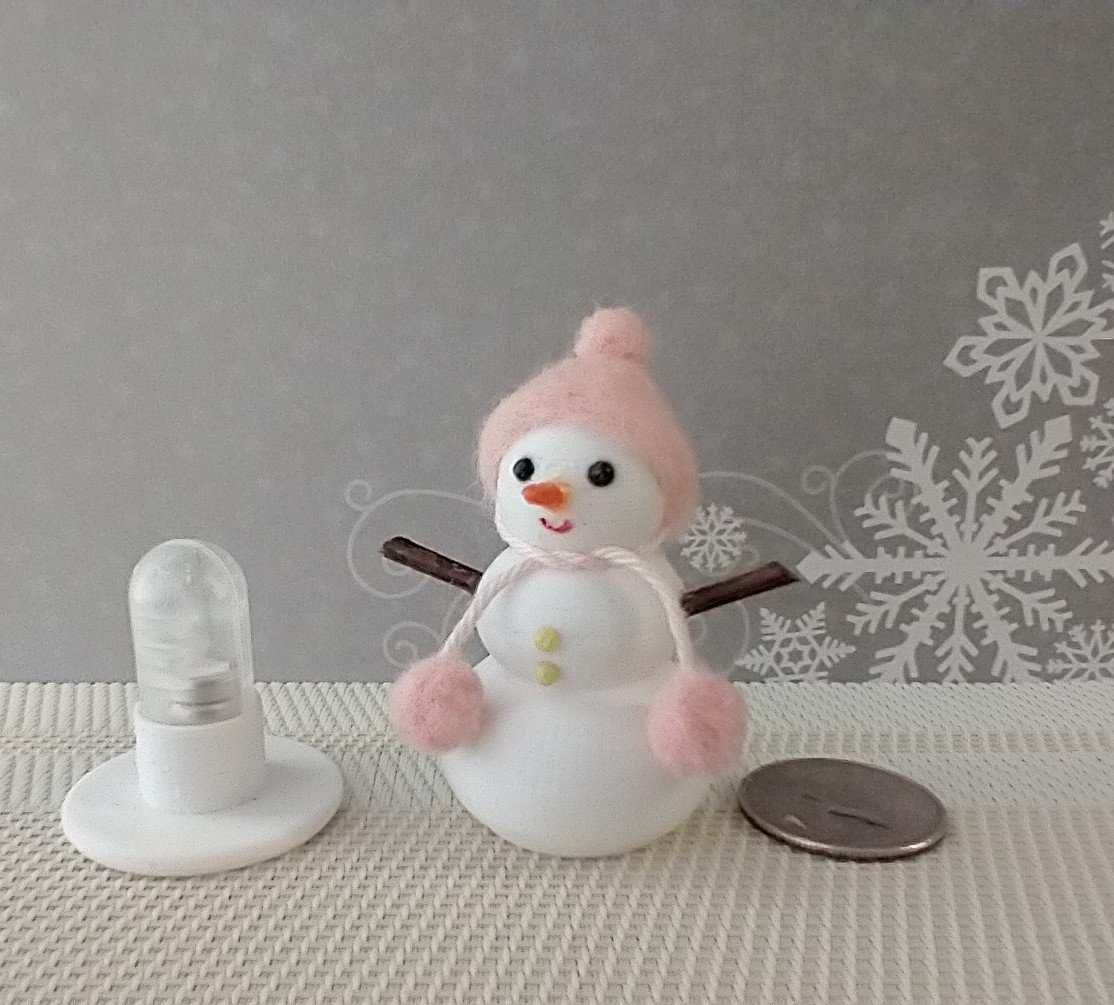 1:12 Dollhouse miniature light up snow girl with needle felted pink wool hat and pom-pom Battery operated holiday decor REF Pink hat