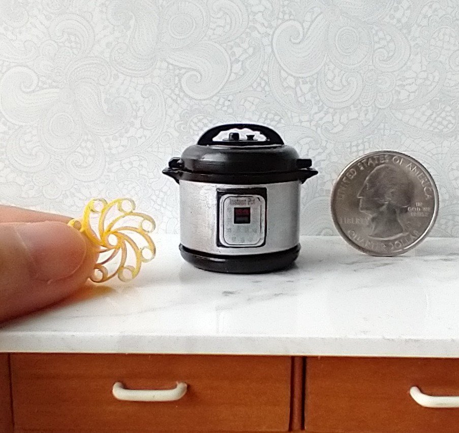 1:12 Dollhouse miniature Instant pressure cooker or multi-cooker with removable lid and cooking pot + egg rack - NON-working