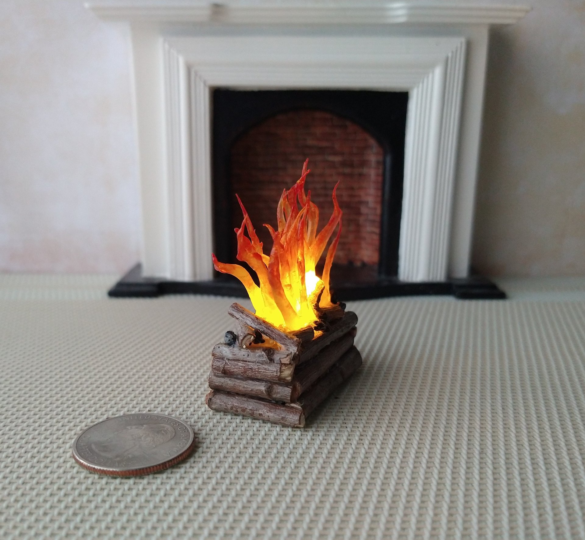 1:12 Dollhouse realistic light up firelogs with flickering flames Battery operated lit logs 1 unit