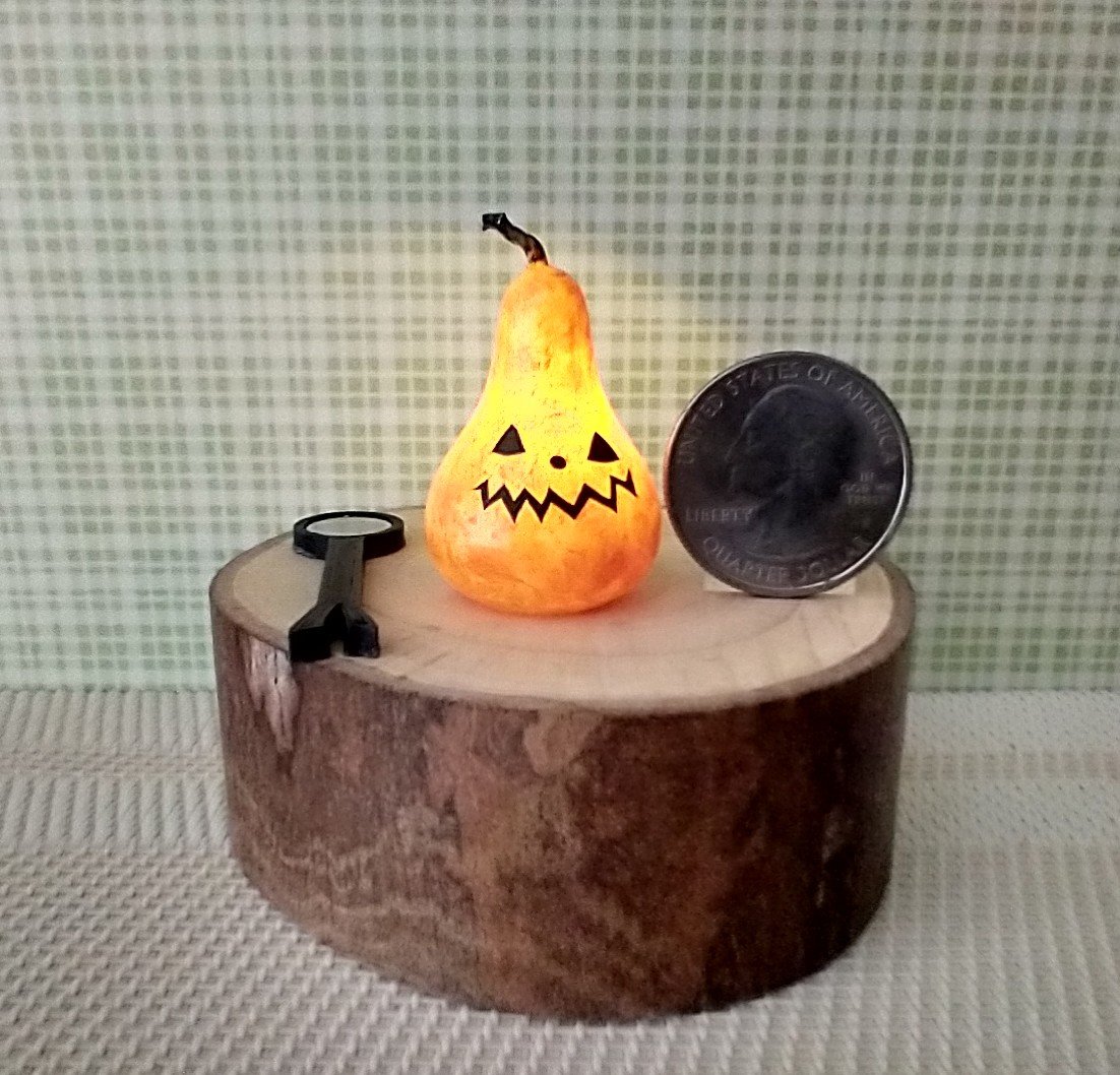 1:12 scale miniature light up gourd lantern Battery operated gourd Jack-o-lantern with magnet switch control Halloween decor REF Mottled orange