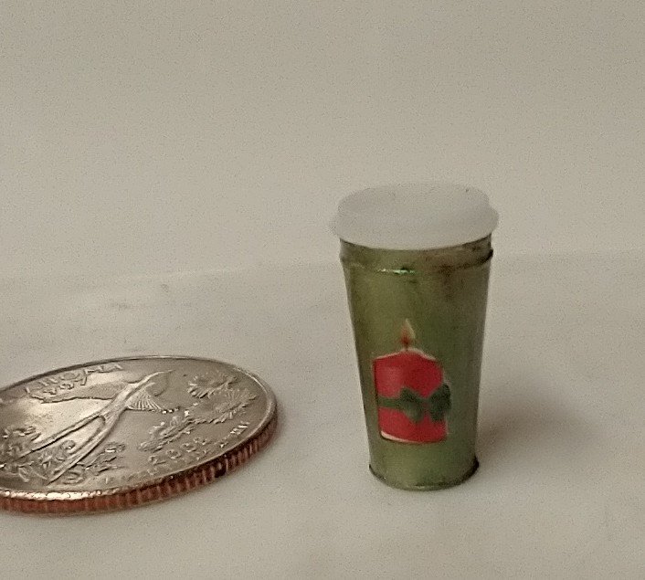 1:12 Dollhouse miniature holiday green tumbler with removable lid REF Green with red deer