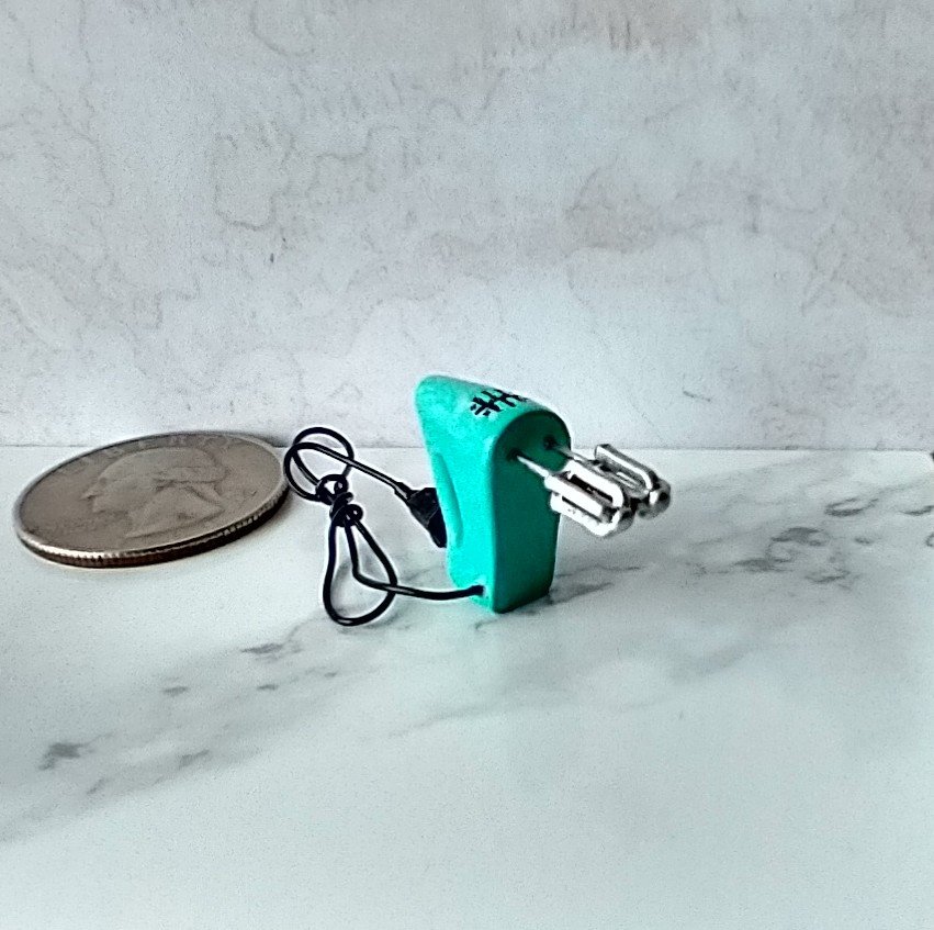1:12 Dollhouse miniature hand mixer with power cord and plug REF Mint