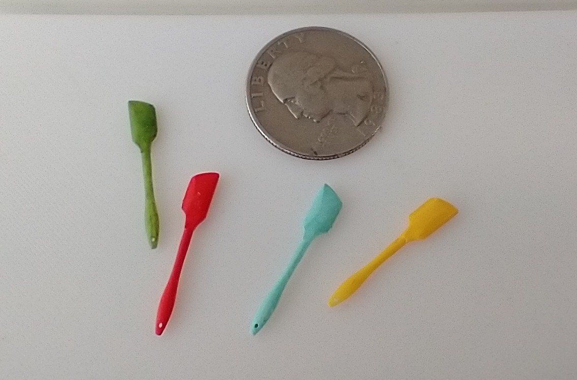 1:12 Dollhouse miniature faux silicone spatula REF Yellow