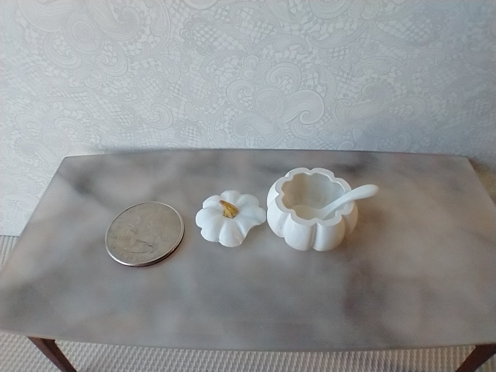 1:12 scale dollhouse pumpkin tureen with lid and ladle for Halloween Thanksgiving Decorative jar as centerpiece for fall decoration REF White