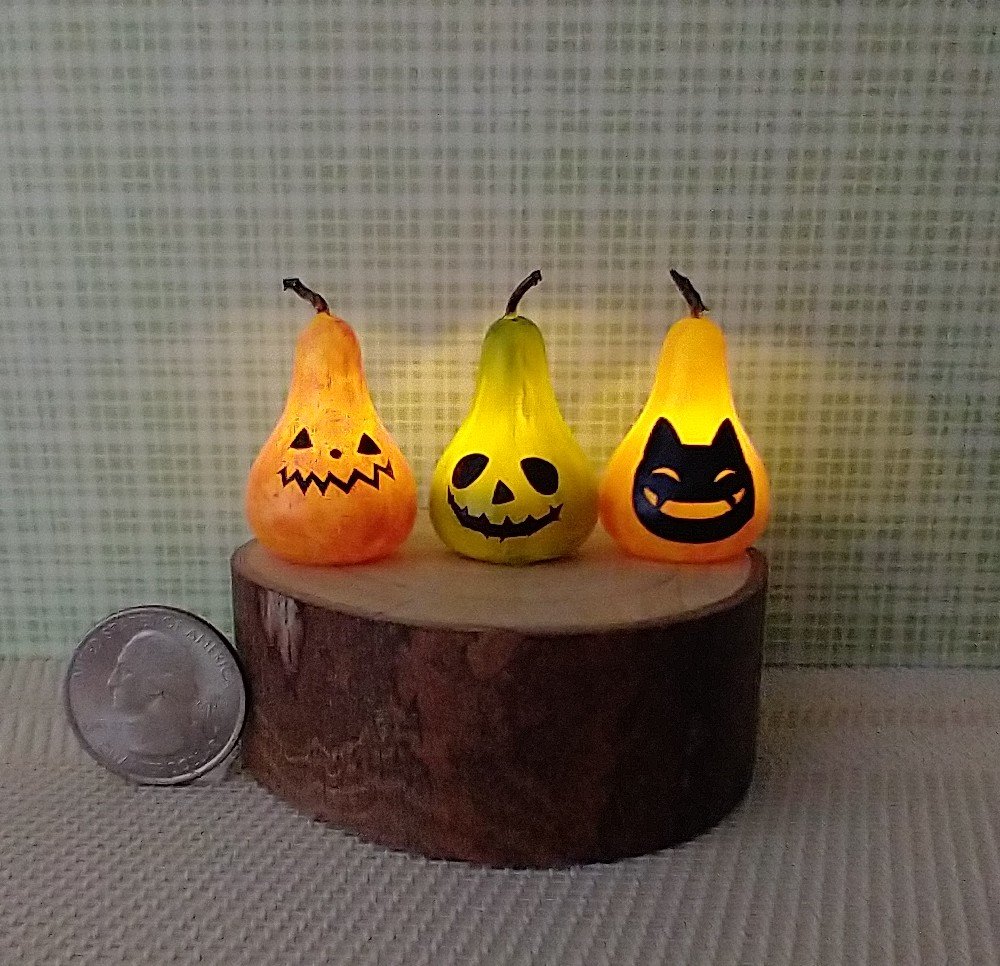 1:12 scale miniature light up gourd lantern Battery operated gourd Jack-o-lantern with magnet switch control Halloween decor REF Green gourd