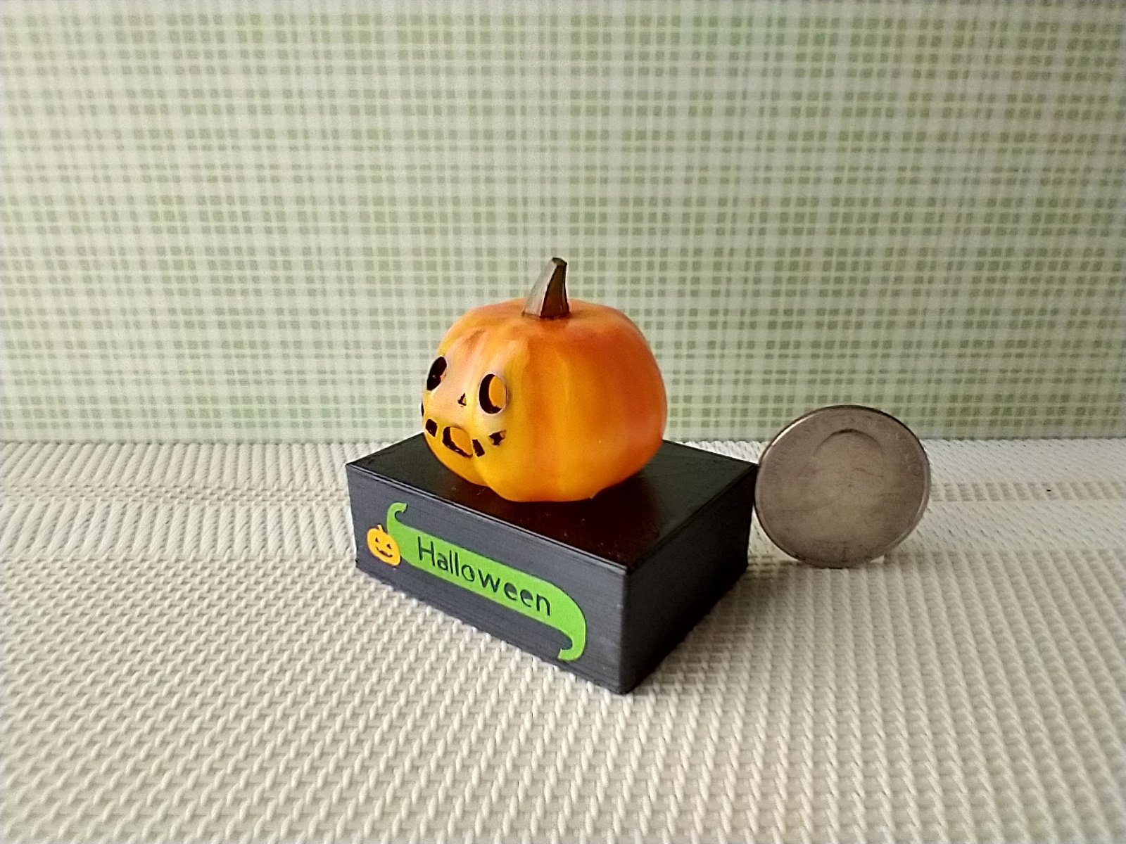 Battery lighted miniature Jack-o-Lantern Pumpkin light on black stand Halloween light for 1-inch scale or play scale