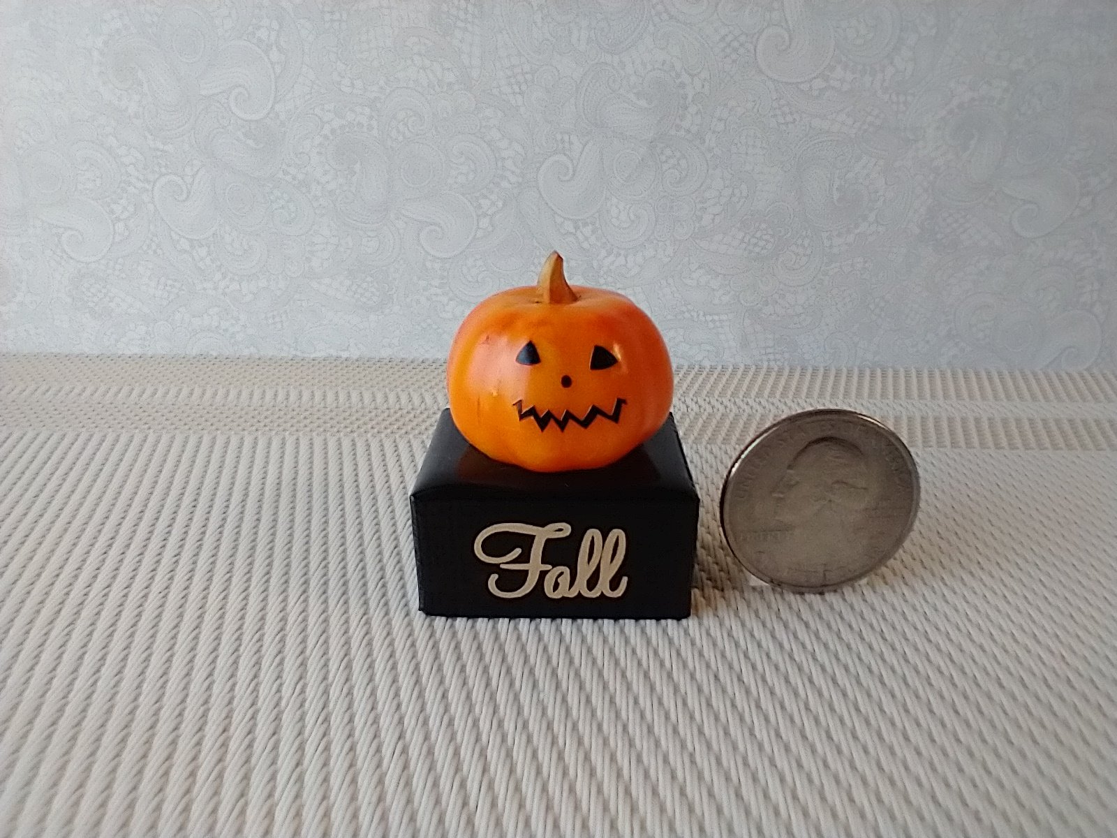 Battery lighted miniature Jack-o-Lantern Pumpkin light on black stand Halloween light for 1-inch scale or play scale REF Zigzag mouth