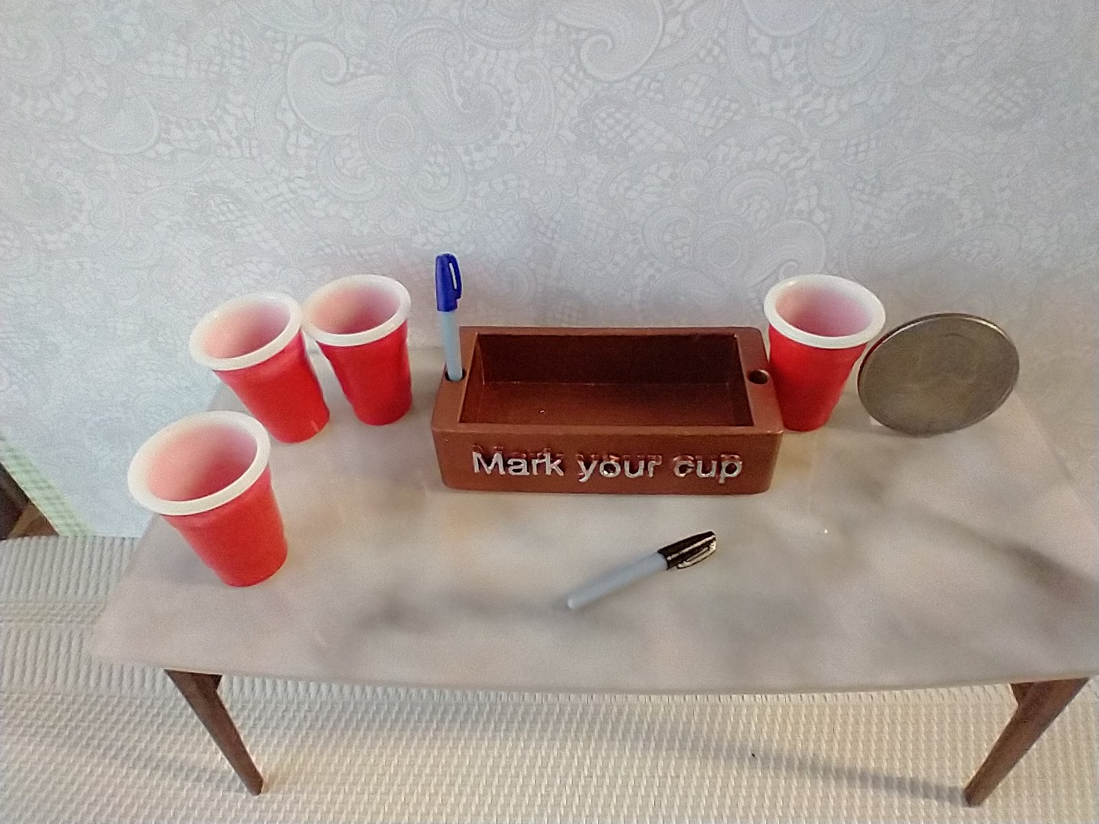 Play scale 1:6 or Barbie dollhouse party plastic cup and markers holder in copper finish with two faux pens and four cups REF Copper