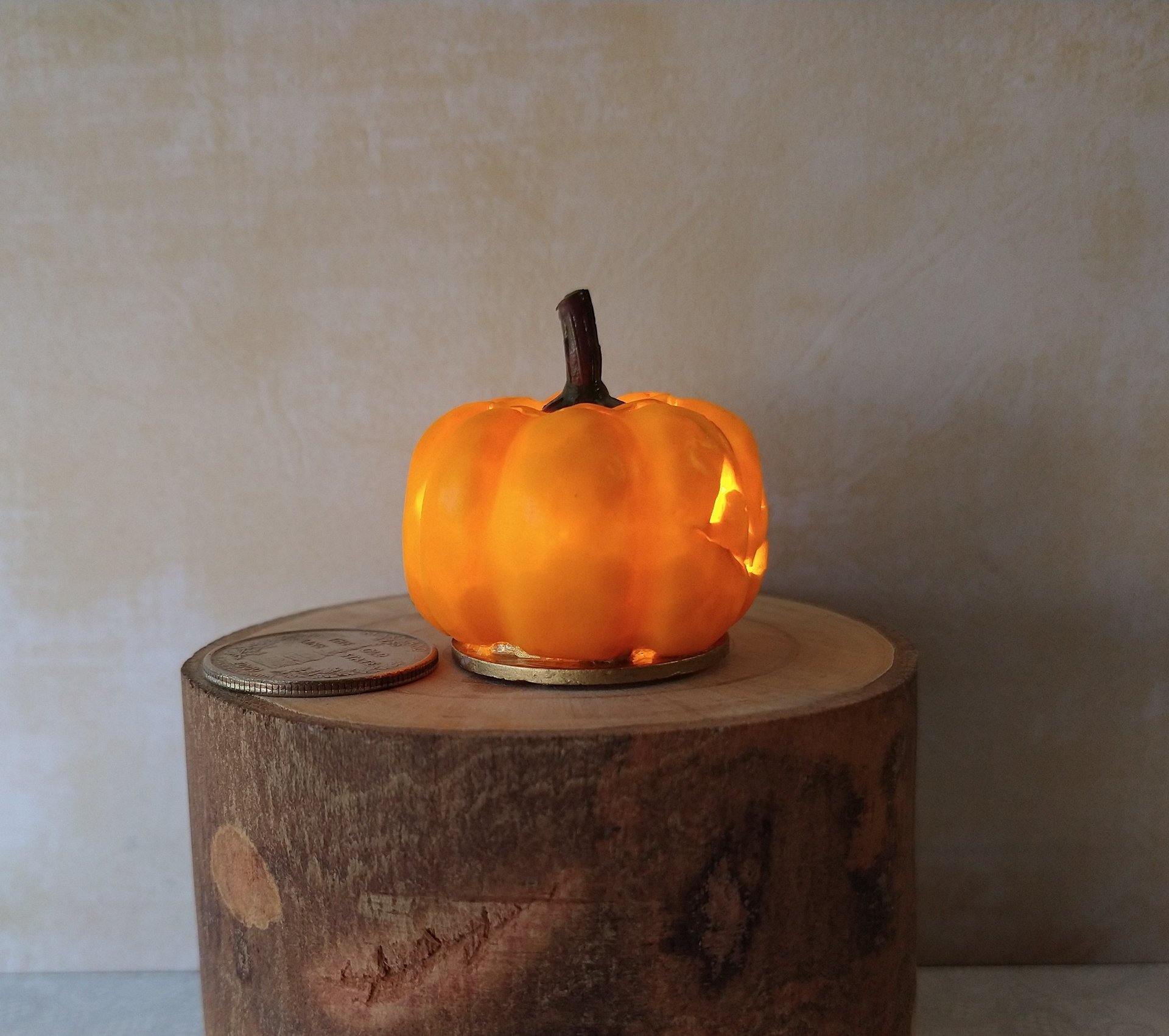 Battery operated miniature light up Jack-O-Lantern Pumpkin LED light for Halloween No external wires REF Triangle eyes