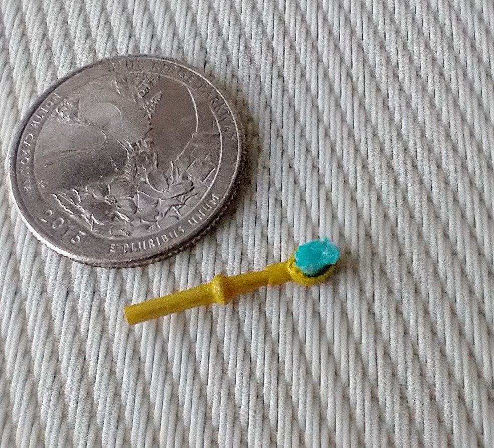 1:12 Dollhouse kitchen brush with handle REF Yellow handle