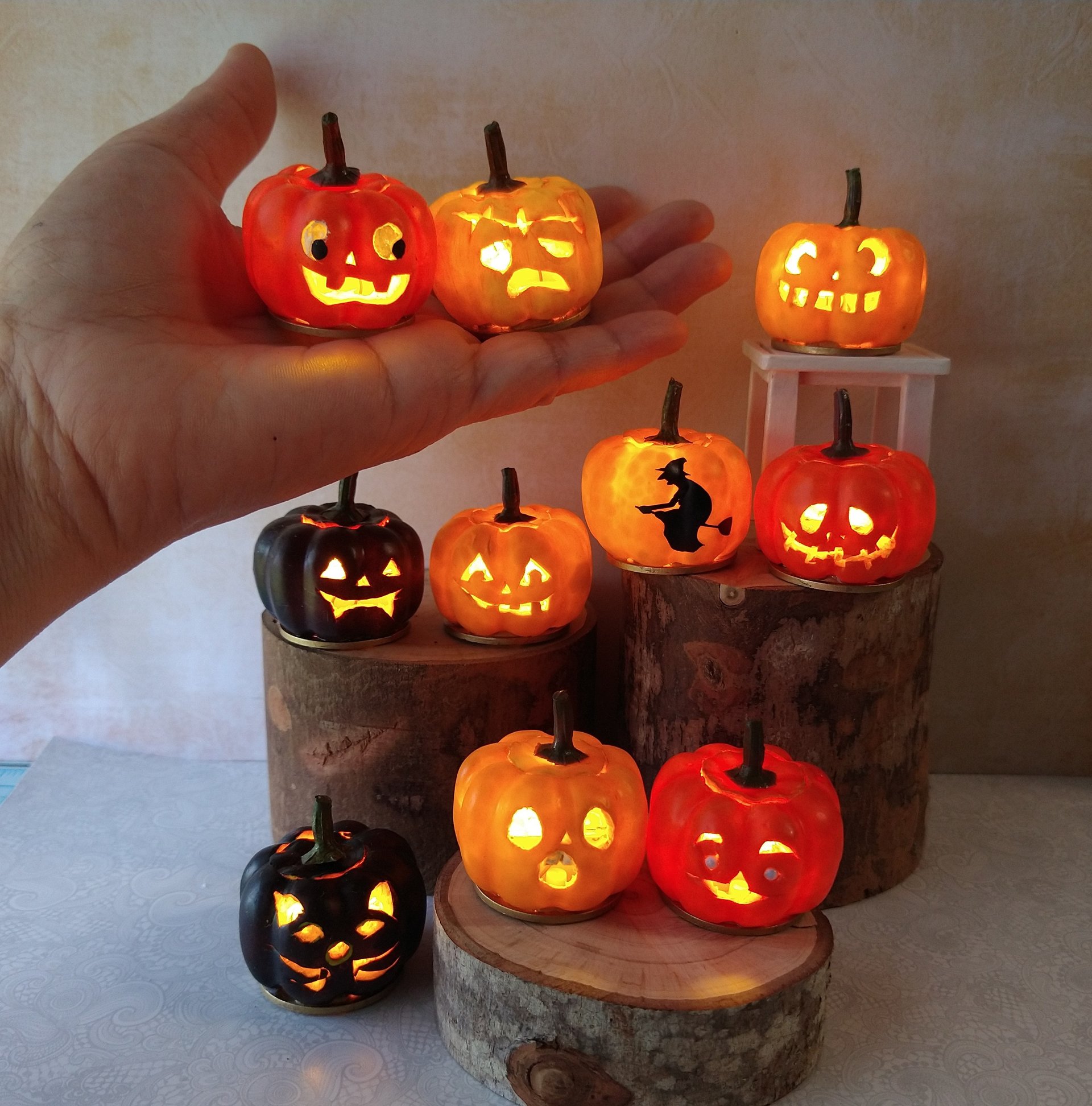 Battery operated miniature light up Jack-O-Lantern Pumpkin LED light for Halloween No external wires REF Bunny teeth