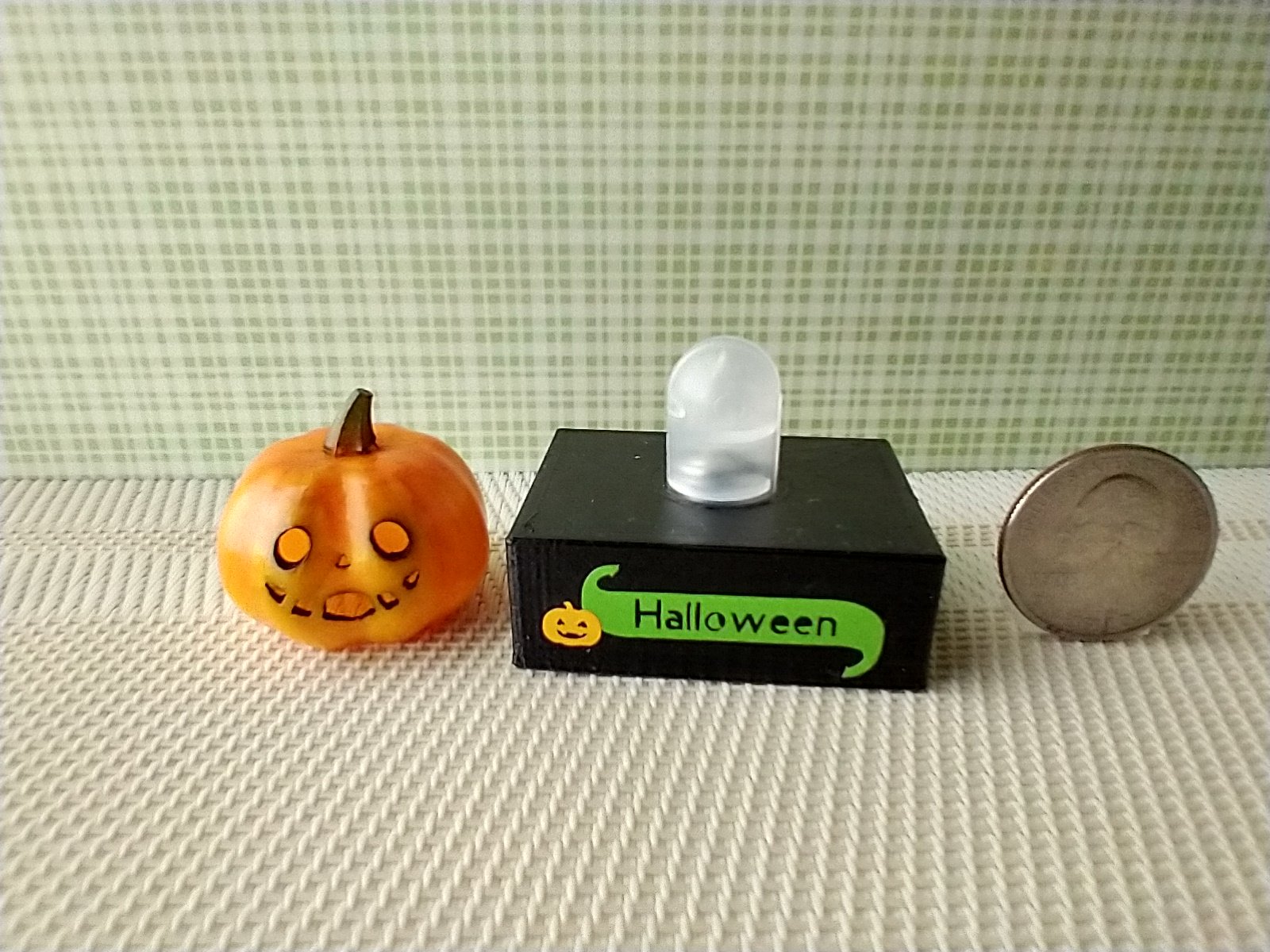 Battery lighted miniature Jack-o-Lantern Pumpkin light on black stand Halloween light for 1-inch scale or play scale
