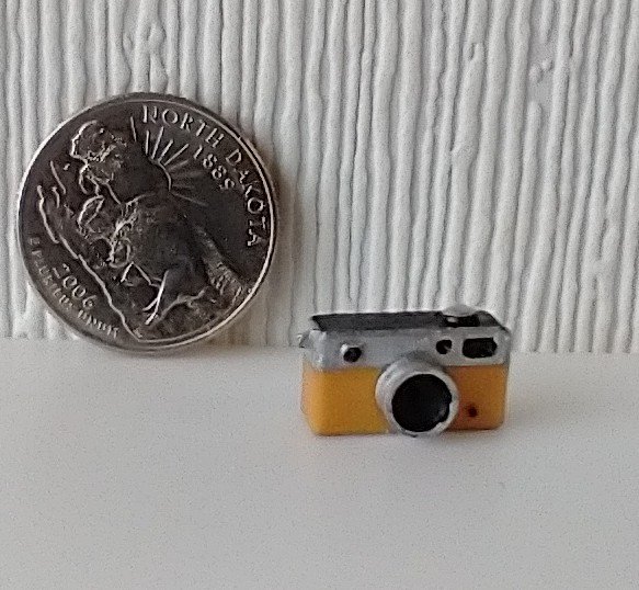 1:12 scale dollhouse retro style camera COLOR Golden yellow