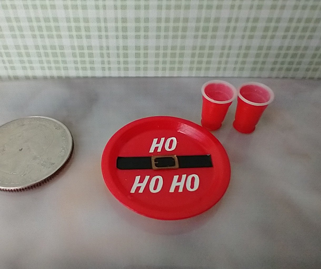 1:12 scale miniature red round serving tray Santa Ho ho ho serving tray with Santa belt and texts Ho Ho Ho + 2 mini red SOLO cups REF 12th scale round tray