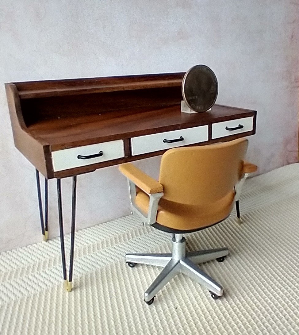 1:12 Dollhouse desk chair or task chair or office chair with padded armrests in leather tan REF Tan
