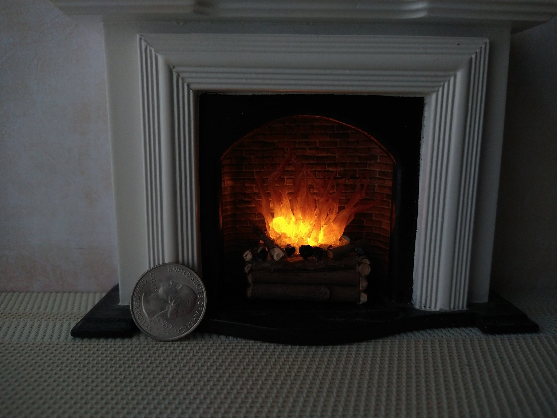 1:12 Dollhouse realistic light up firelogs with flickering flames Battery operated lit logs 1 unit