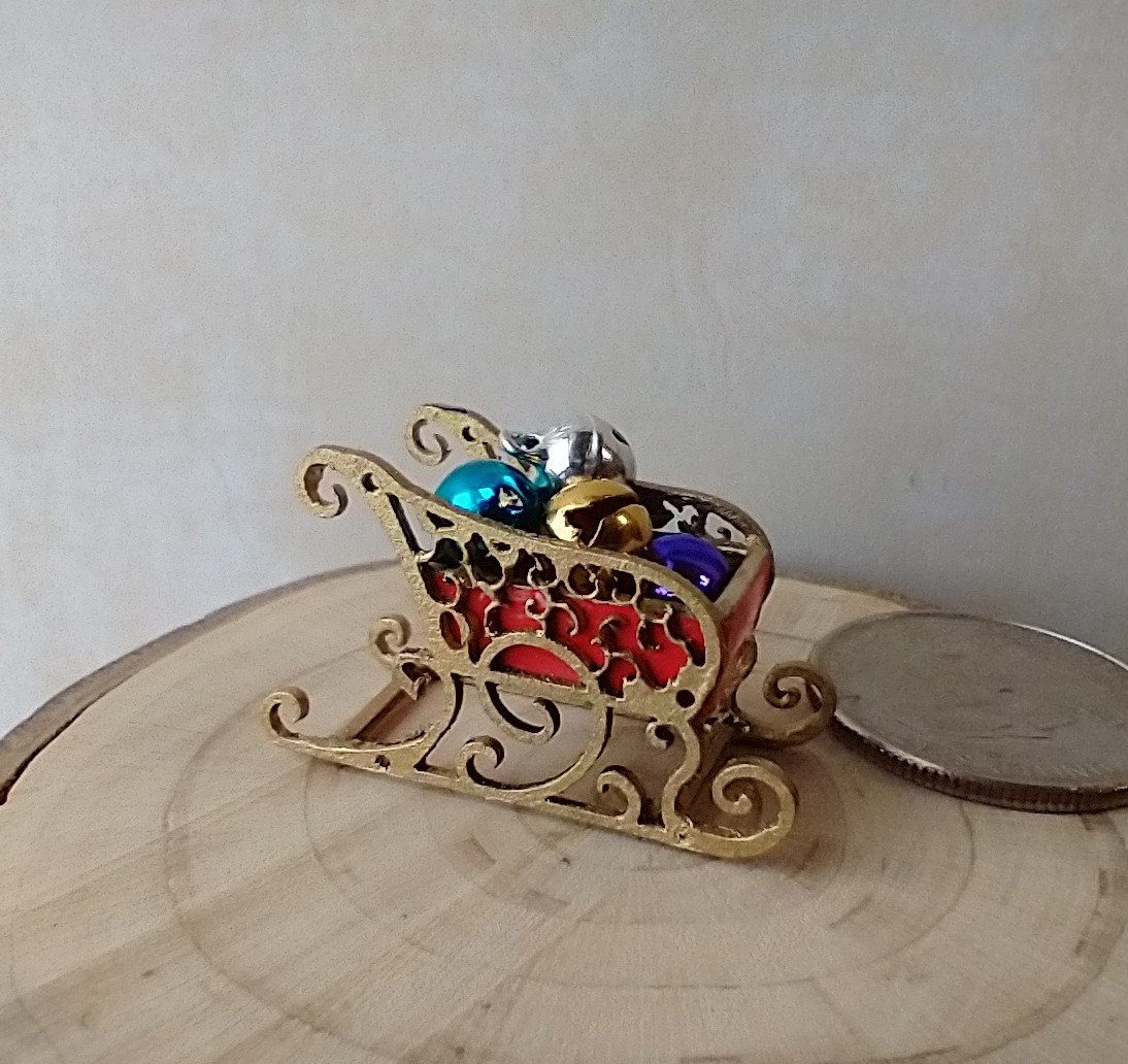 1:12 Dollhouse golden holiday sleigh loaded with colorful metal jingle bells REF Red pod