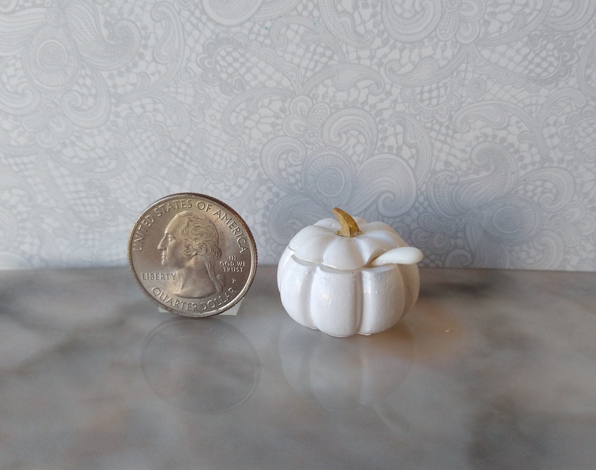 1:12 scale dollhouse pumpkin tureen with lid and ladle for Halloween Thanksgiving Decorative jar as centerpiece for fall decoration REF White