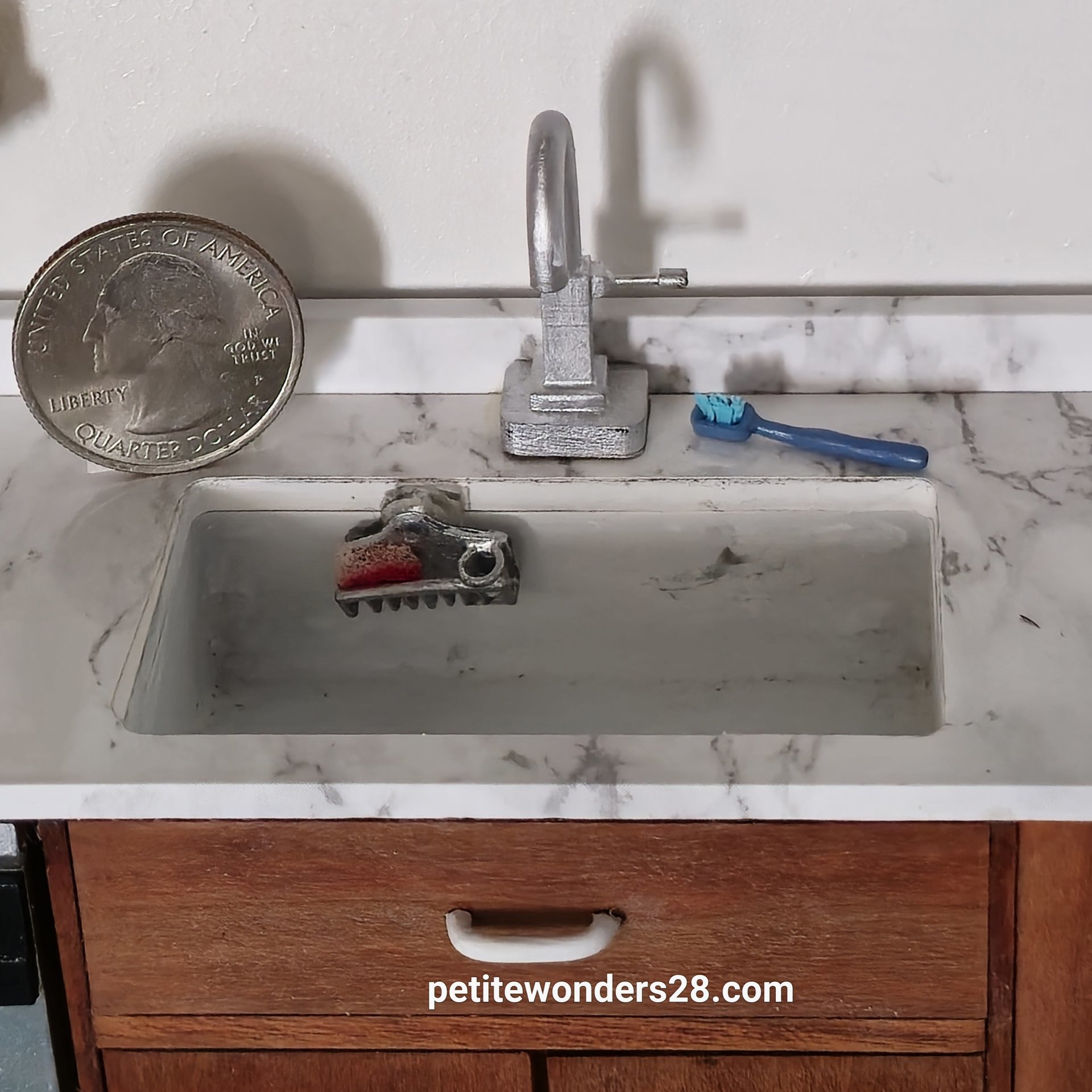 1:12 Dollhouse kitchen cleaning brush Price is for EACH