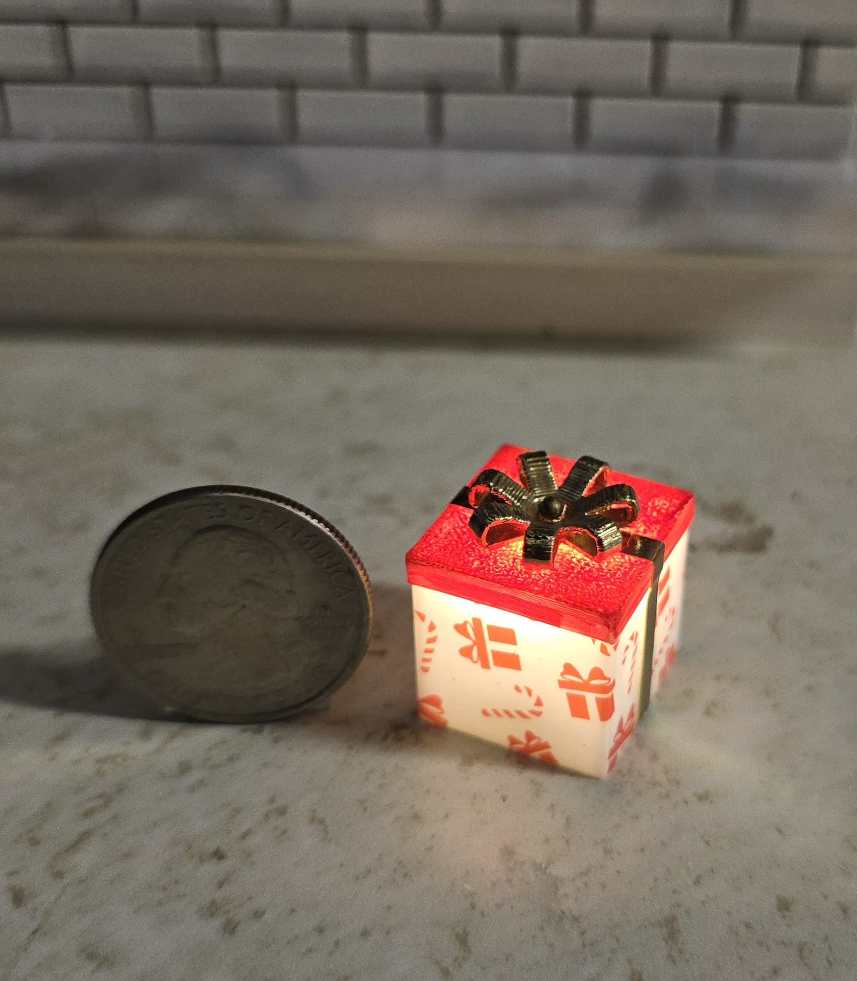 1-inch scale dollhouse miniature light up Christmas gift box Battery lighted gift box for mini holiday scene REF #12 Small square + red gift boxes