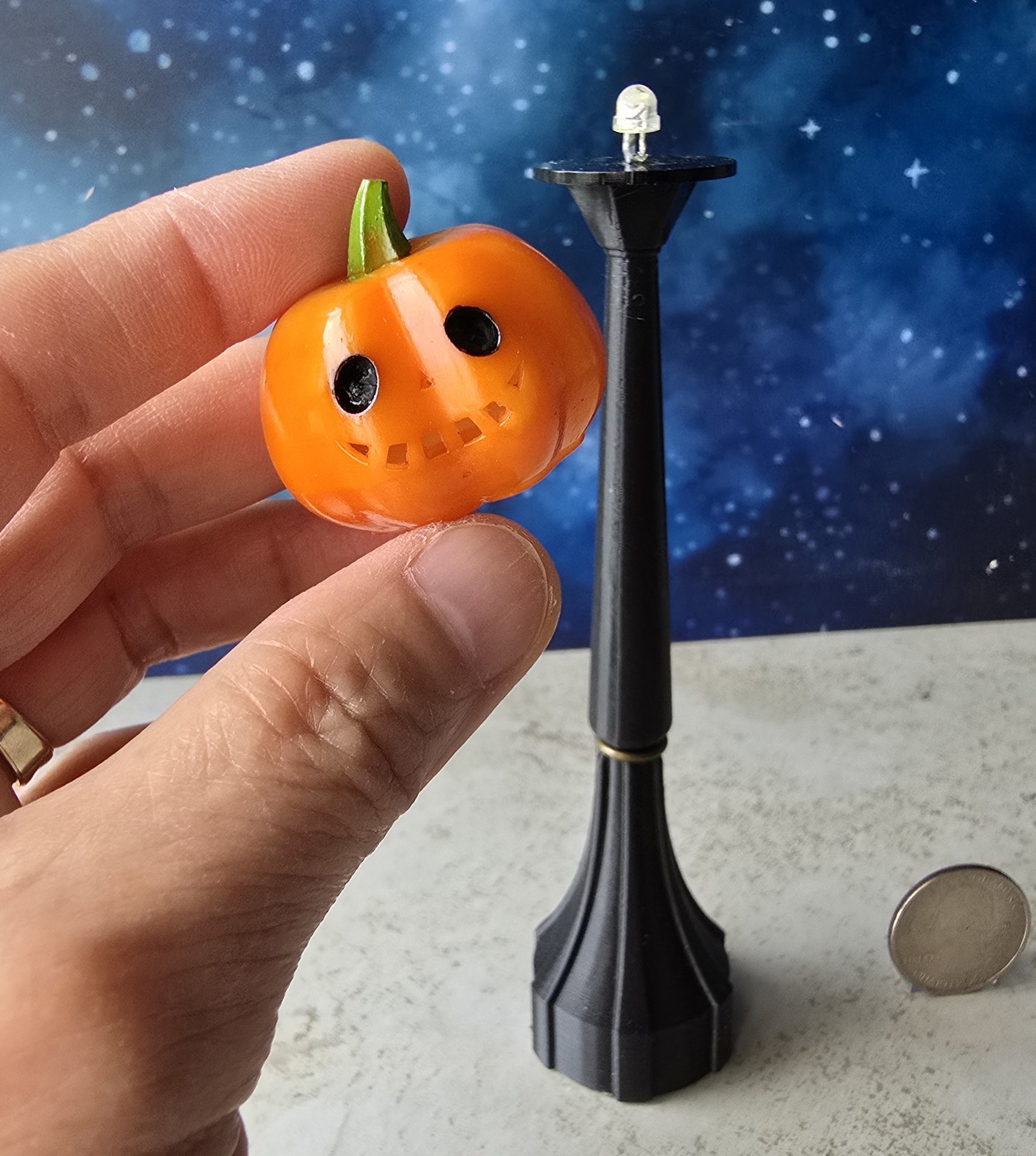 1:12 scale dollhouse battery lighted street lamp with removable pumpkin shade No external wires REF Pumpkin