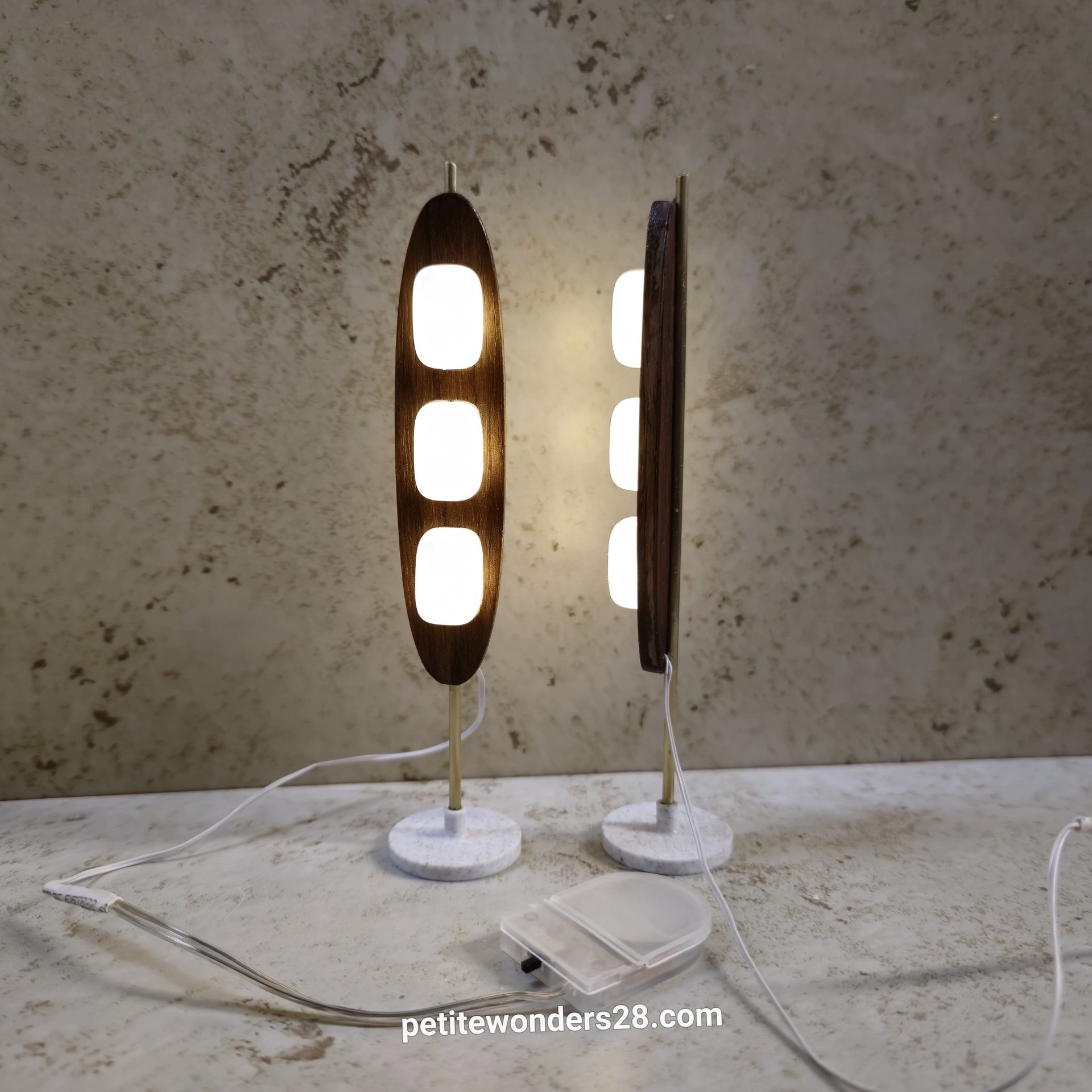 1:12 Dollhouse mid-century modern inspired surfboard shaped floor lamp Battery operated LED lamp with 3 shades and external wires Price is for EACH