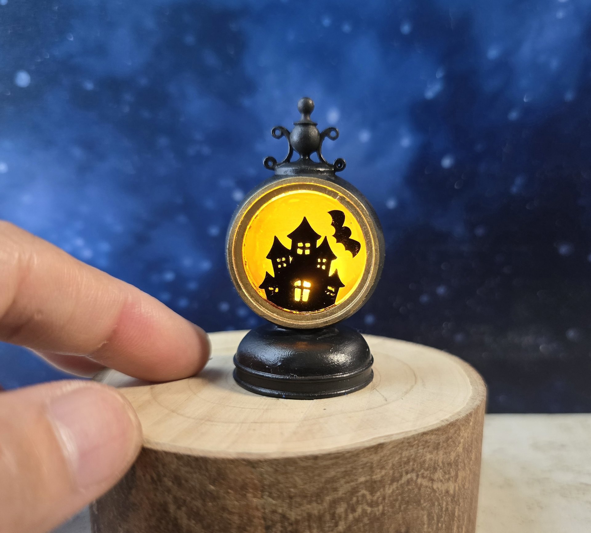 1:12 Dollhouse miniature battery operated Halloween themed lantern No external wires REF Haunted house