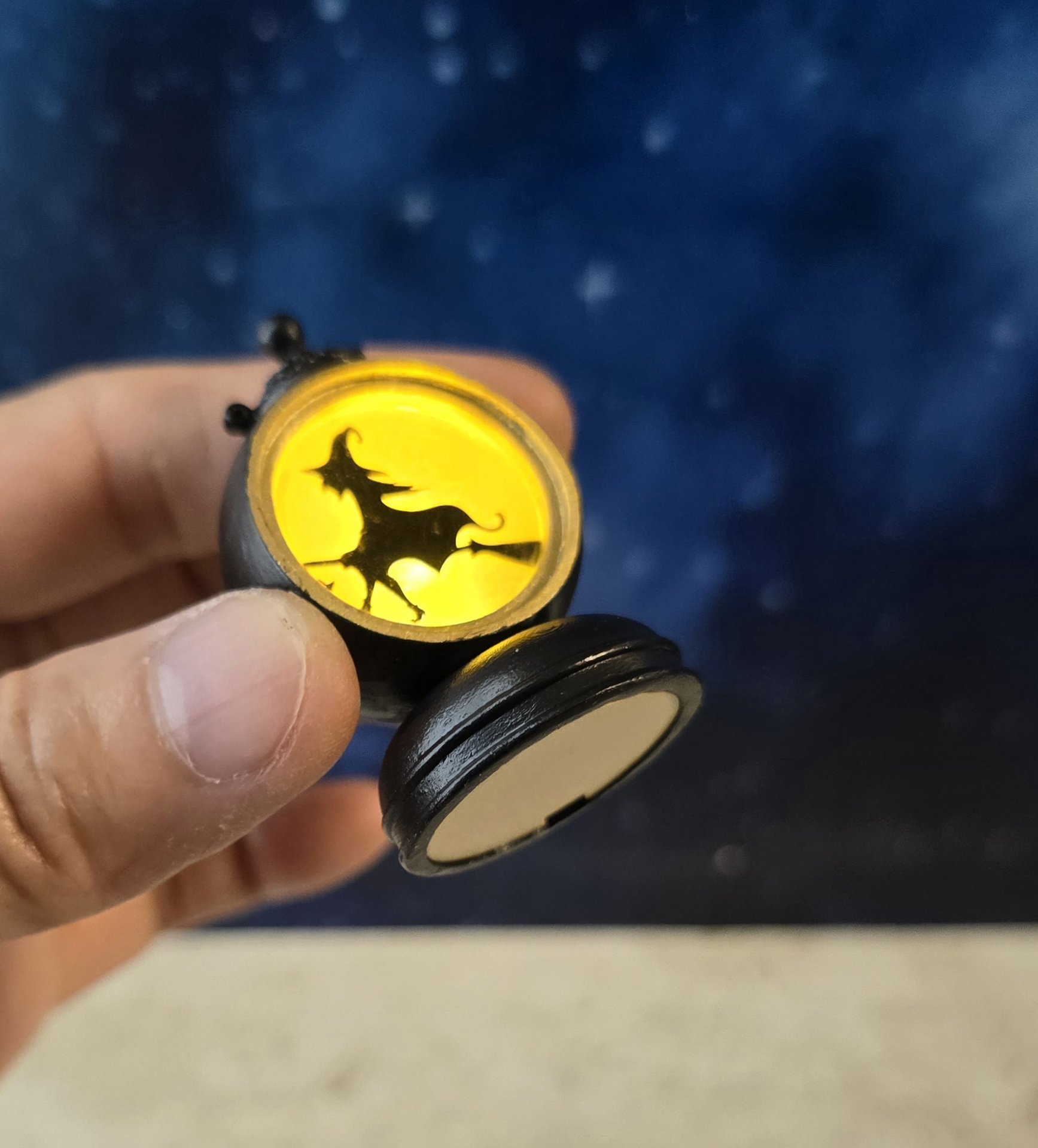 1:12 Dollhouse miniature battery operated Halloween themed lantern No external wires REF The witch