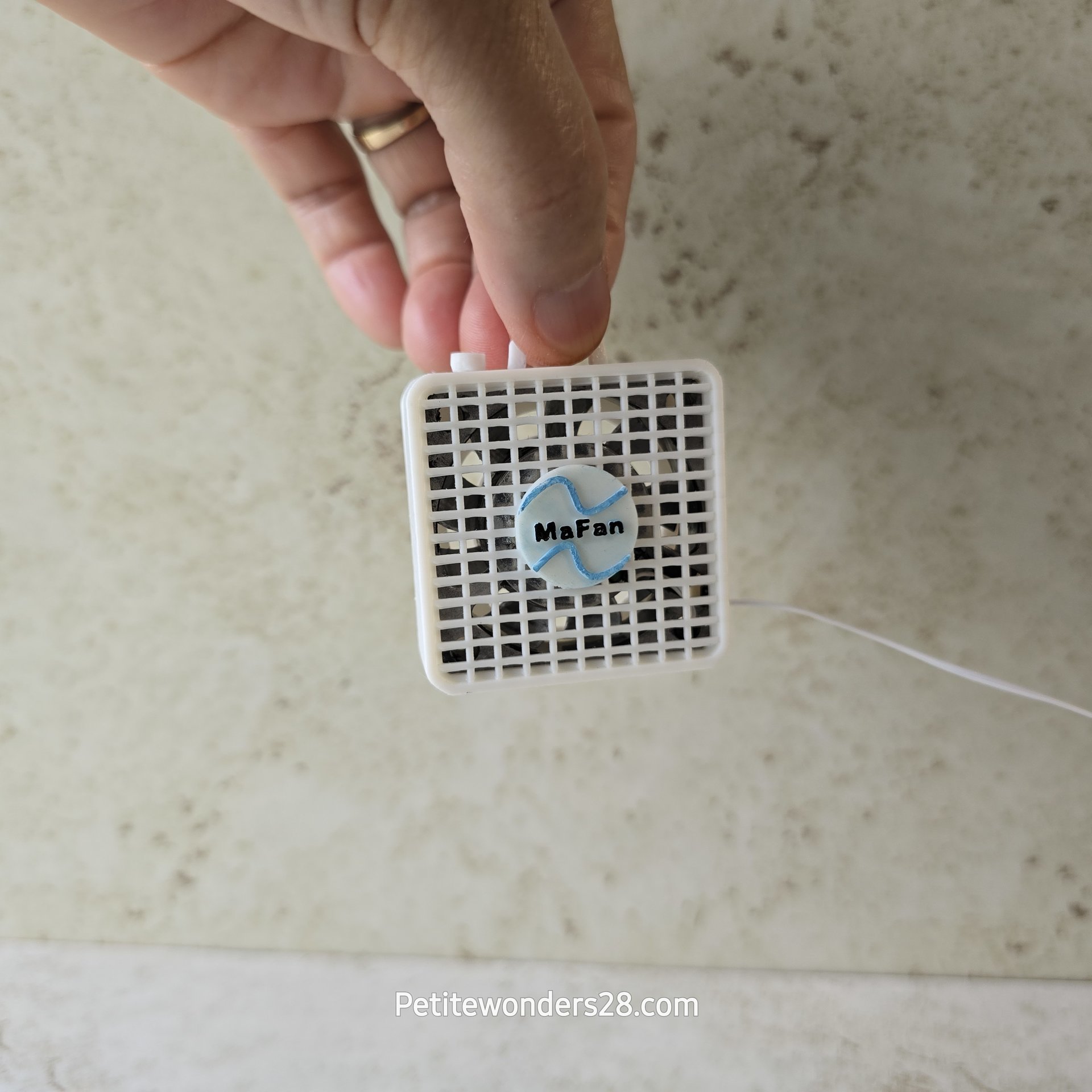 1:12 Dollhouse miniature box fan with real fan motor REF White