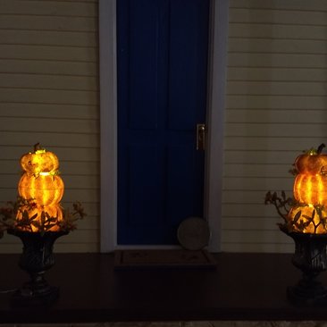 1:12 Dollhouse miniature stacked pumpkins topiary Light up pumpkins in black planter battery operated with external wires Price is for each unit