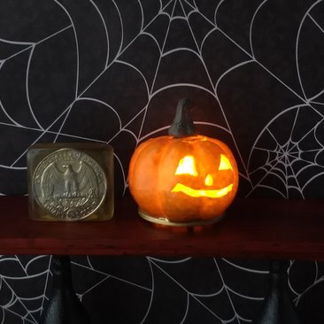 Battery operated miniature light up Jack-O-Lantern Pumpkin LED light for Halloween No external wires REF Grey Bottom
