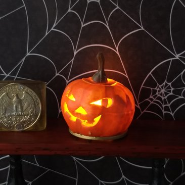 Battery operated miniature light up Jack-O-Lantern Pumpkin LED light for Halloween No external wires REF C Eyeballs