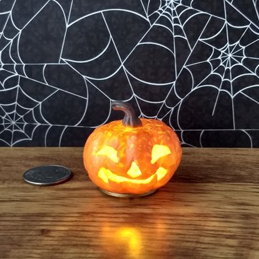 Battery operated miniature light up Jack-O-Lantern Pumpkin LED light for Halloween No external wires REF Play scale freckles