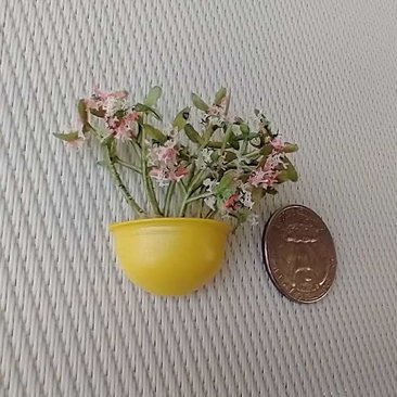 1:12 Dollhouse miniature wall planter with light green plant and pink flowers REF Big yellow pink
