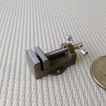 1:12 Dollhouse miniature vise Faux cast iron bench vise Drill press vise Woodworking vise for mini garage workshop REF Green